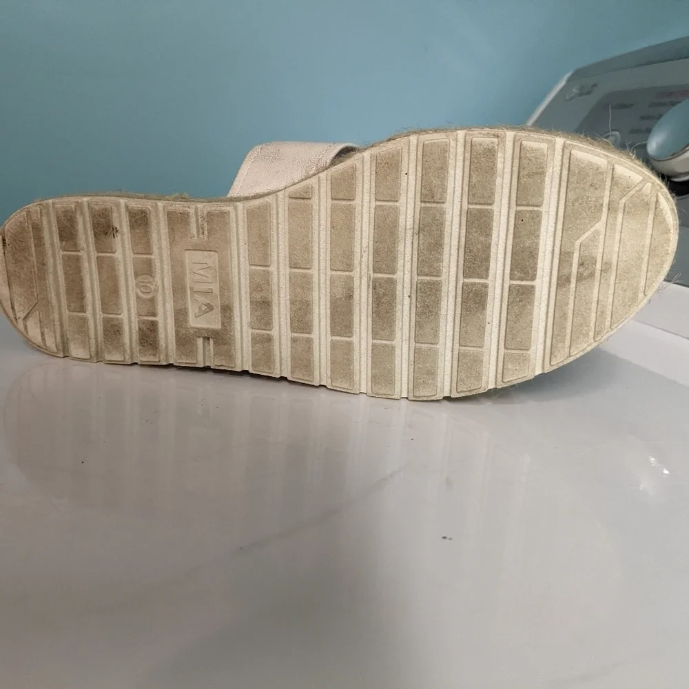 MIA White Leather Strap Platform Sandals with Tortoise Buckle Accent Size 10